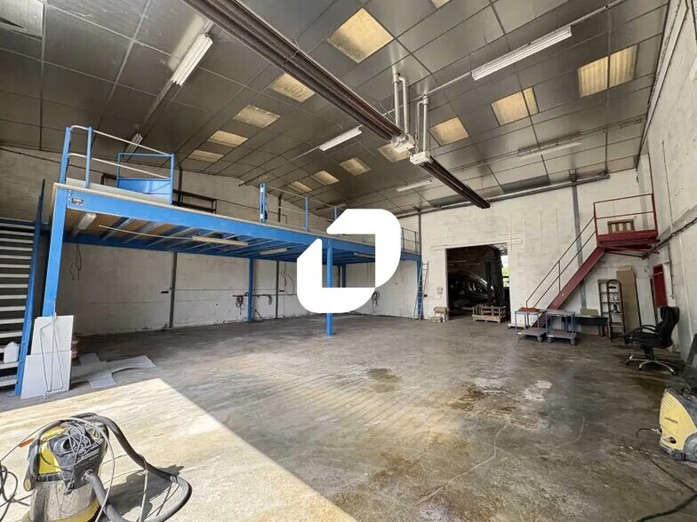 Bureau dans Camblanes-et-Meynac à louer - Photo intérieure – Image 2 sur 7