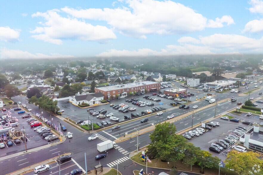 4230-4250 Hempstead Tpke, Bethpage, NY à louer - Photo de l’immeuble – Image 2 sur 5