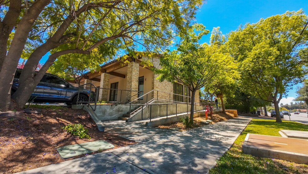 1233 Brookside Ave, Redlands, CA à vendre - Photo de l’immeuble – Image 3 sur 17