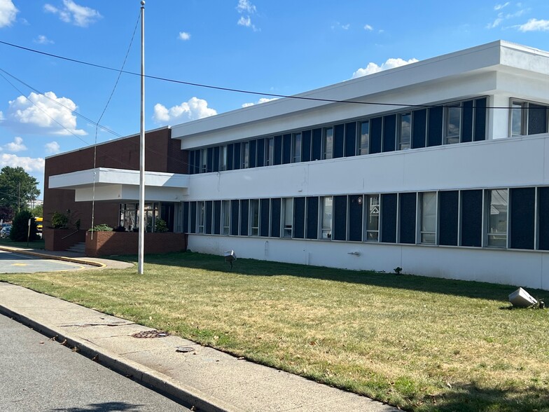 199 Scoles Ave, Clifton, NJ à louer - Photo de l’immeuble – Image 2 sur 5