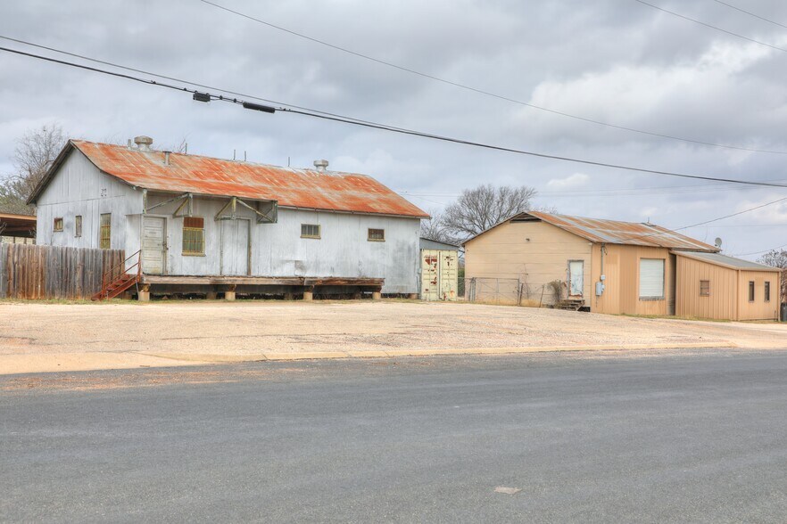 432 S Lincoln St, Fredericksburg, TX à vendre - Photo de l’immeuble – Image 1 sur 10