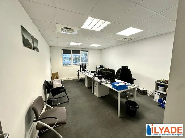 Bureau dans La Ciotat à louer - Photo intérieure – Image 3 sur 11