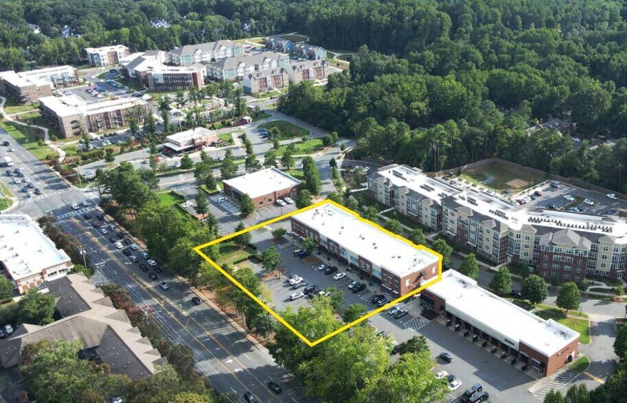10020 Monroe Rd, Matthews, NC à louer - Photo de l’immeuble – Image 1 sur 2
