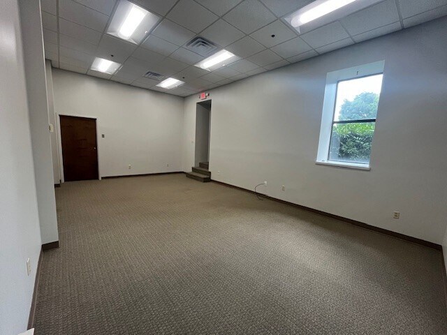 201 Government Ave SW, Hickory, NC à louer - Photo de l’immeuble – Image 3 sur 8