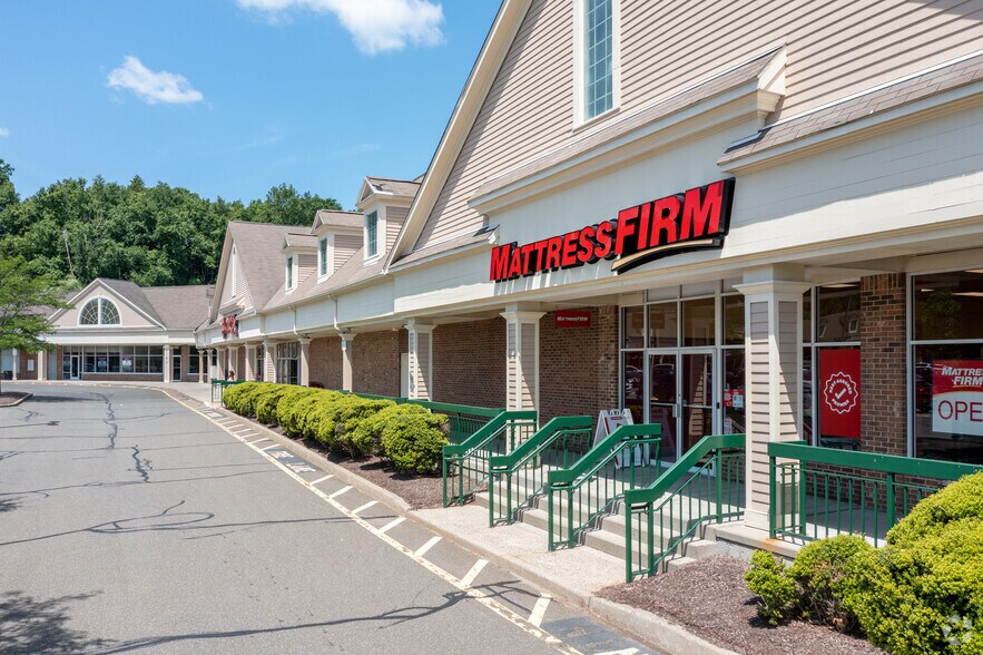 228 S Main St, Newtown, CT à louer - Photo intérieure – Image 3 sur 15