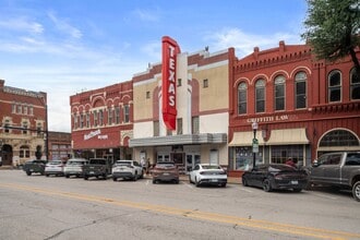 110 W Main St, Waxahachie, TX à louer Photo de l’immeuble– Image 1 sur 28