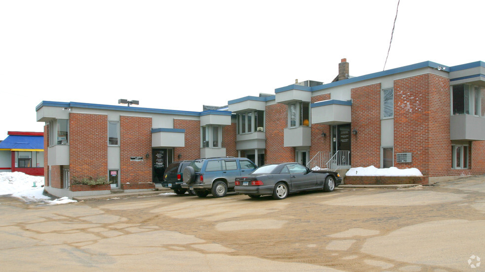 1019 Farmington Ave, Bristol, CT à louer - Photo de l’immeuble – Image 3 sur 13