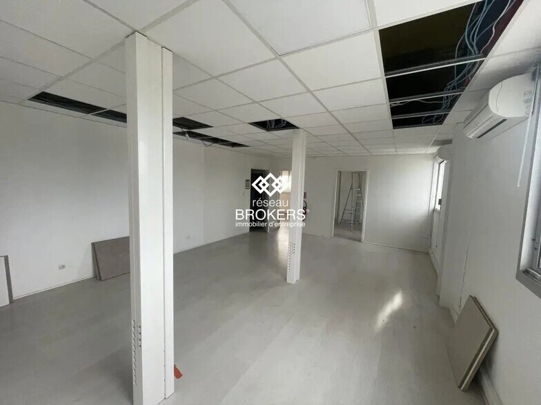 Bureau dans Éguilles à louer - Photo de l’immeuble – Image 3 sur 7