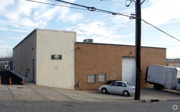 194 Daniel St, Hackensack, NJ à vendre - Photo principale – Image 1 sur 15