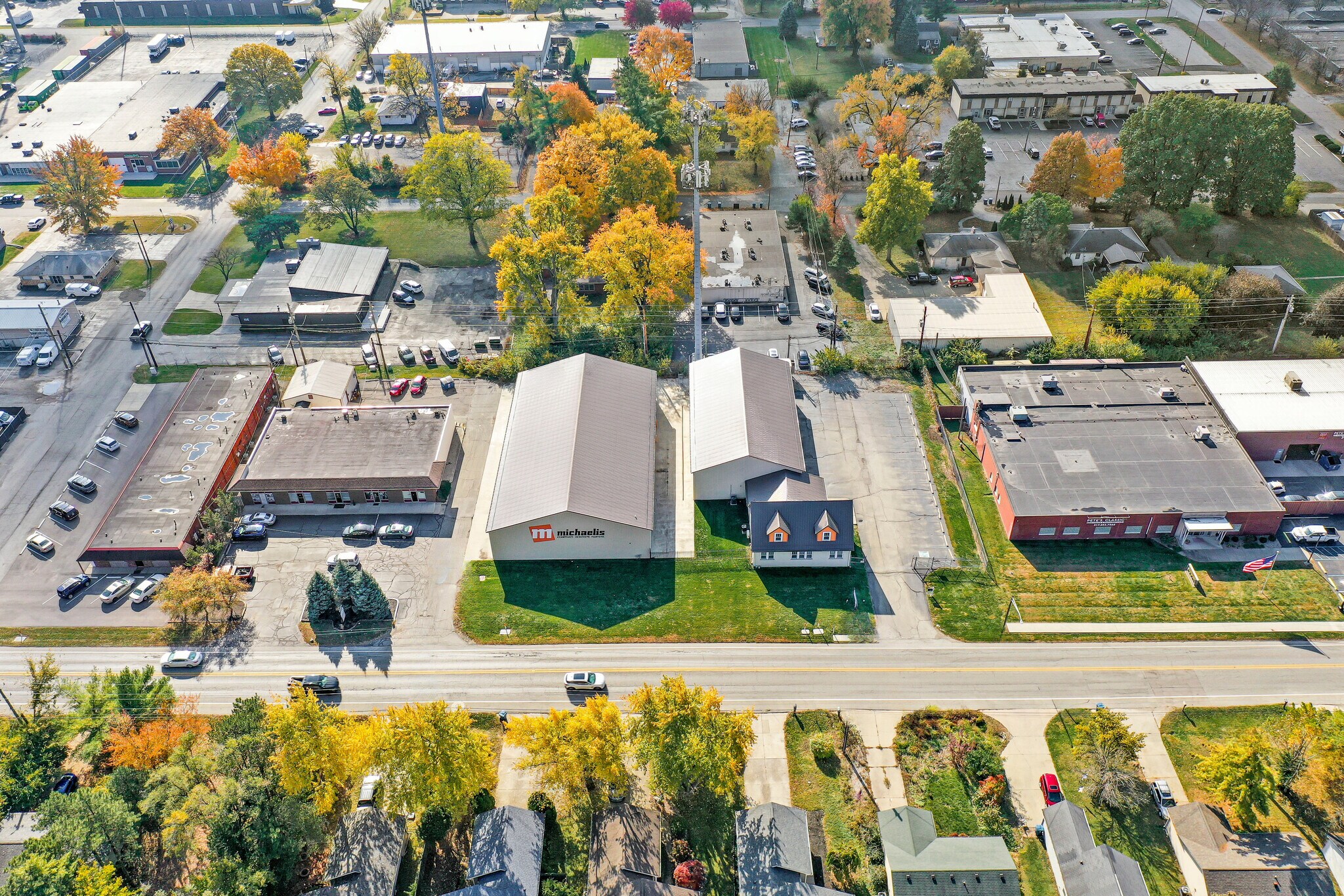 2601 E 56th St 2-Flex Buildings on Site portefeuille de 2 biens à vendre sur LoopNet.fr Photo principale– Image 1 sur 30
