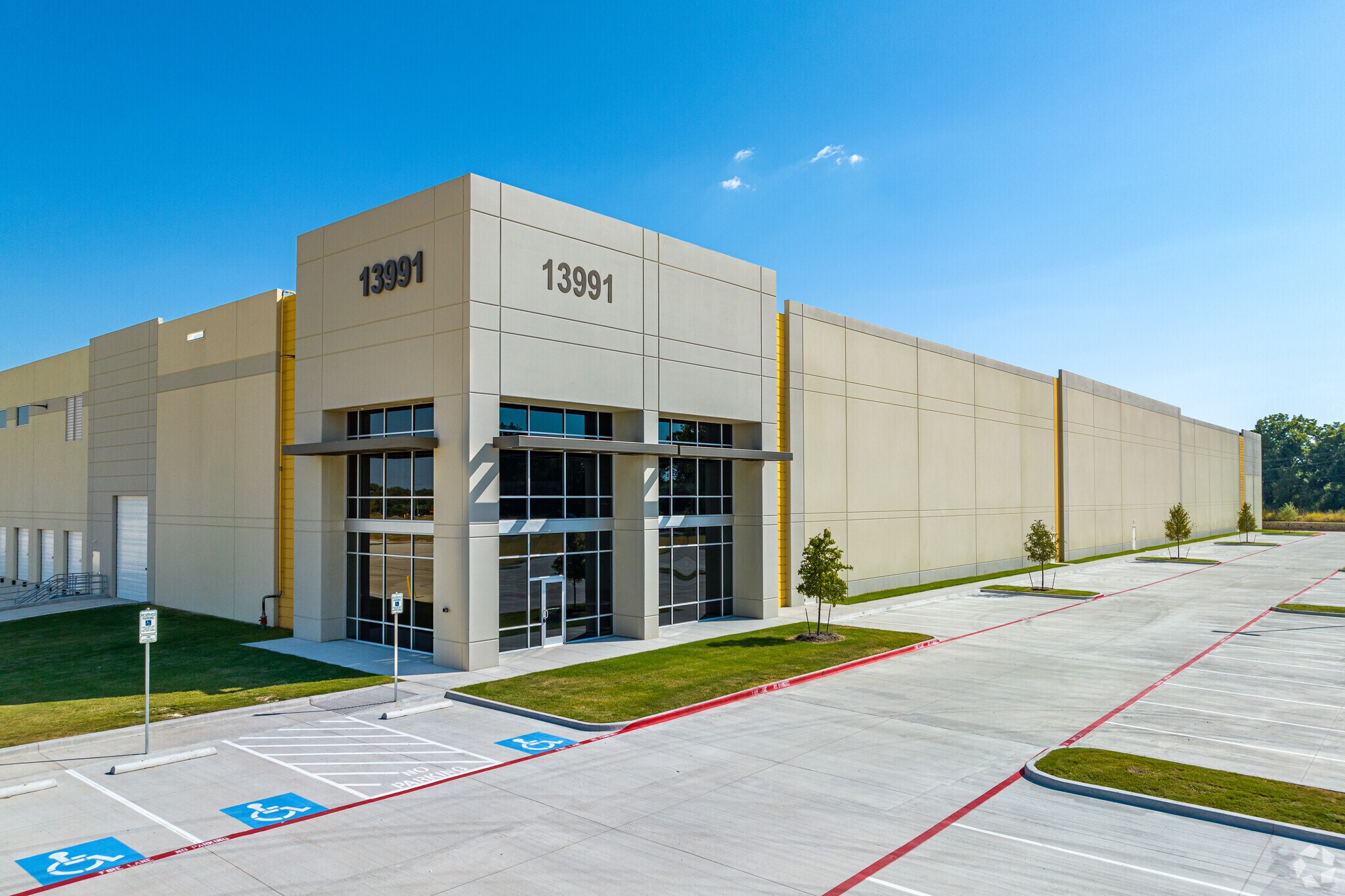13871 US HWY 80, Forney, TX à louer Photo de l’immeuble– Image 1 sur 12