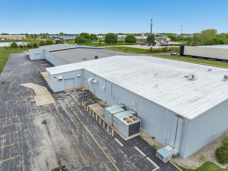 50 W Fernau Ave, Oshkosh, WI à vendre - Photo de l’immeuble – Image 2 sur 11