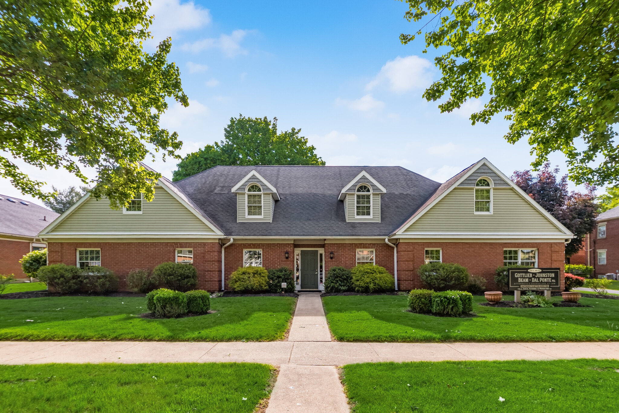 240 S 4th St, Coshocton, OH à louer Photo intérieure– Image 1 sur 18