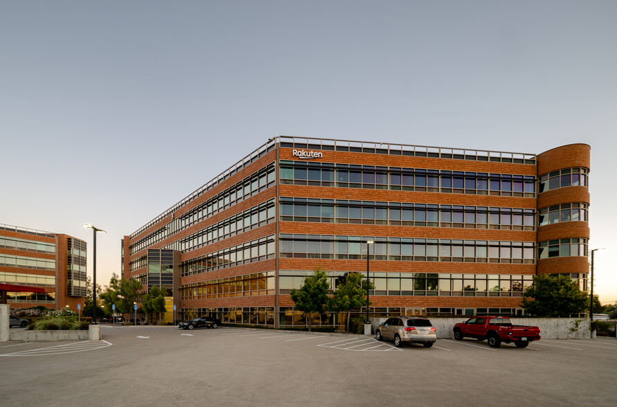900 Concar Dr, San Mateo, CA à louer - Photo de l’immeuble – Image 2 sur 8