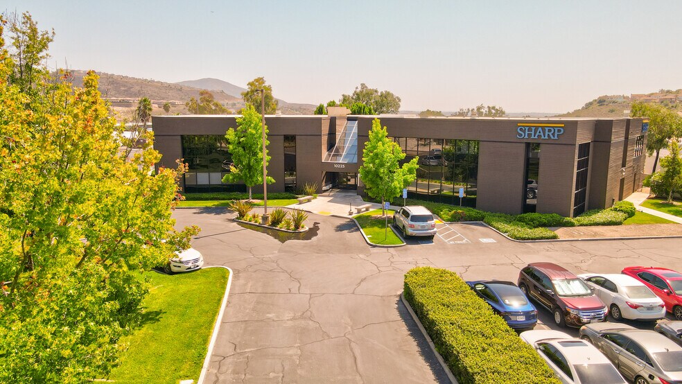 10225 Austin Dr, Spring Valley, CA à louer - Photo de l’immeuble – Image 2 sur 22