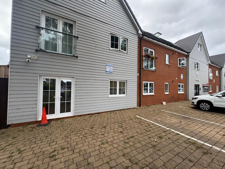 63 Twist Way, Slough à louer - Photo principale – Image 1 sur 1