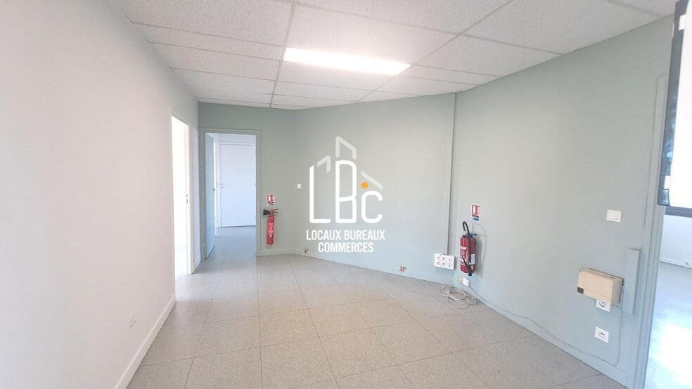 15 Avenue Louise Michel, Rezé à louer - Photo de l’immeuble – Image 2 sur 9
