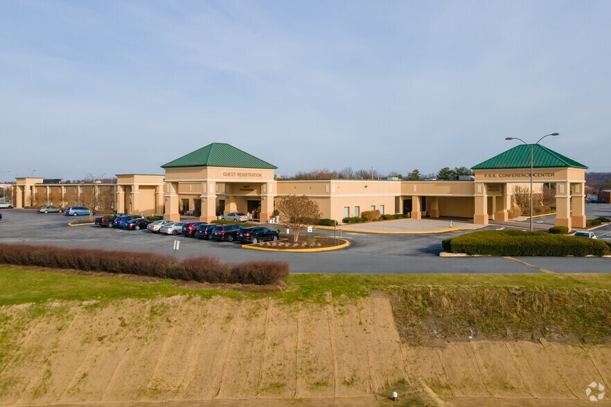 5400 Holiday Dr, Frederick, MD à louer - Photo de l’immeuble – Image 2 sur 4