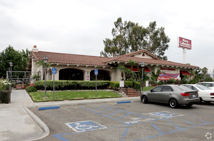 160 E Rincon St, Corona, CA à vendre - Photo de l’immeuble – Image 3 sur 6