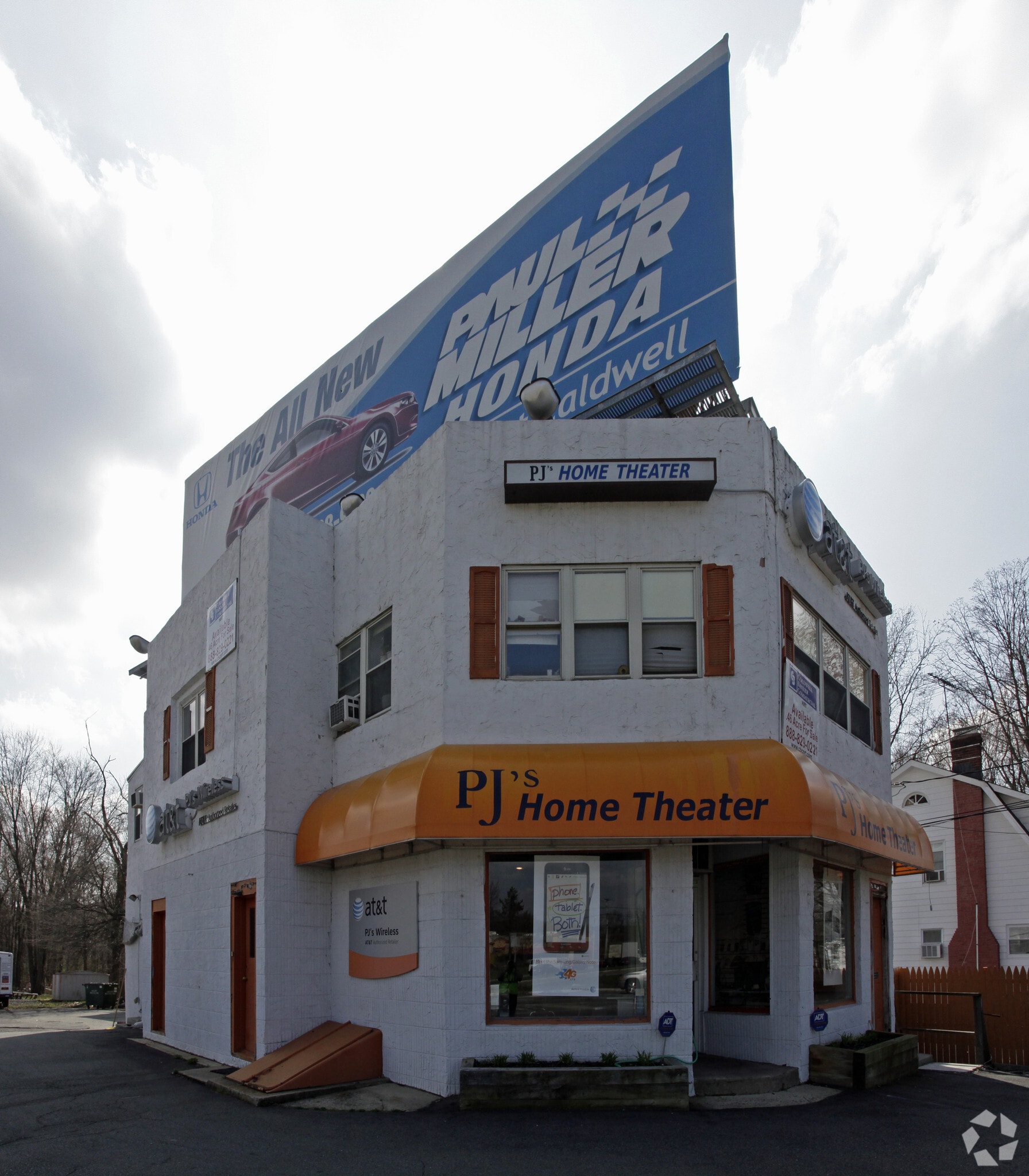 Portfolio of Three Commercial Assets portefeuille de 3 biens à vendre sur LoopNet.fr Photo principale– Image 1 sur 3