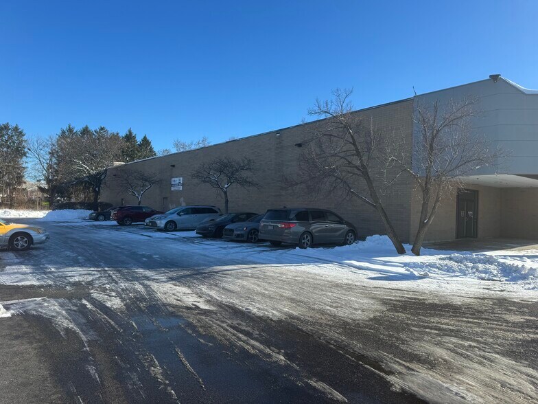 293 Executive Pkwy, Rockford, IL à louer - Photo de l’immeuble – Image 2 sur 3