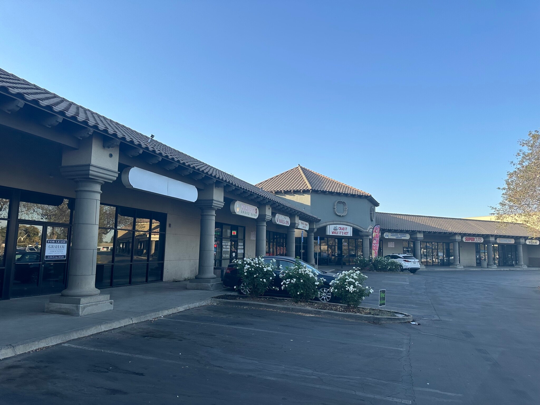 5203 W Walnut Ave, Visalia, CA à louer Photo principale– Image 1 sur 8