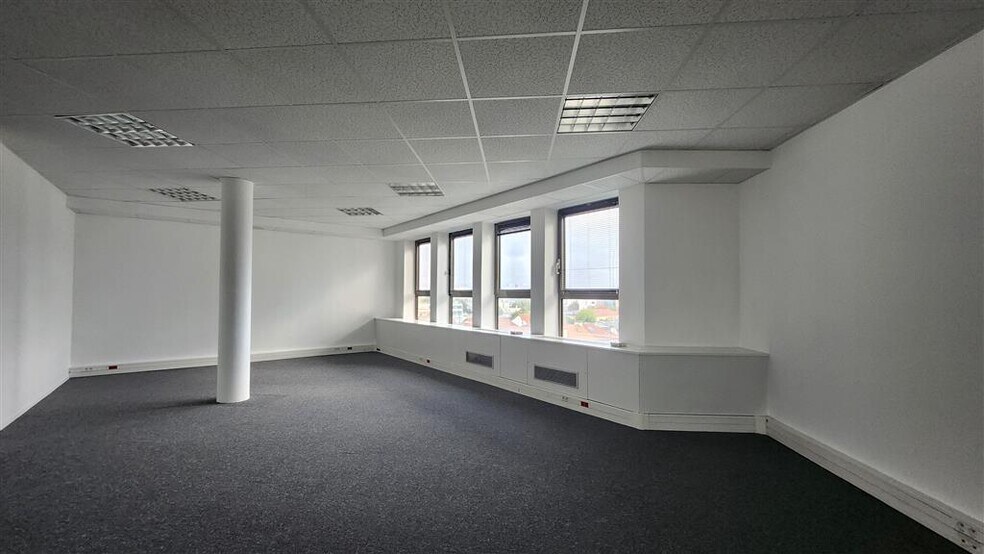 Bureau dans La Garenne-Colombes à louer - Photo intérieure – Image 3 sur 7