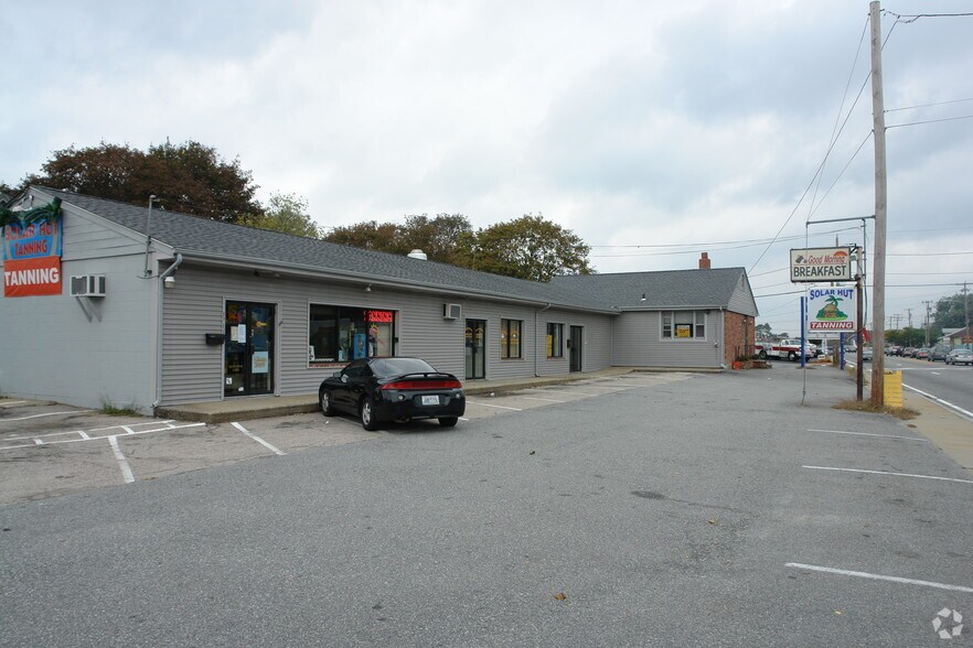 1697-1711 Warwick Ave, Warwick, RI à vendre - Photo de l’immeuble – Image 3 sur 9