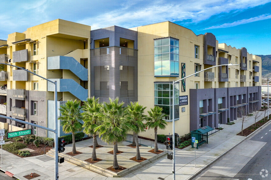 200 E 10th St, Gilroy, CA à louer - Photo de l’immeuble – Image 1 sur 16