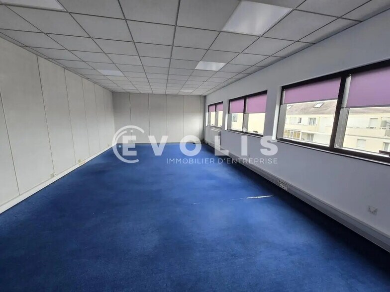 Bureau dans Chilly-Mazarin à vendre - Photo de l’immeuble – Image 3 sur 8