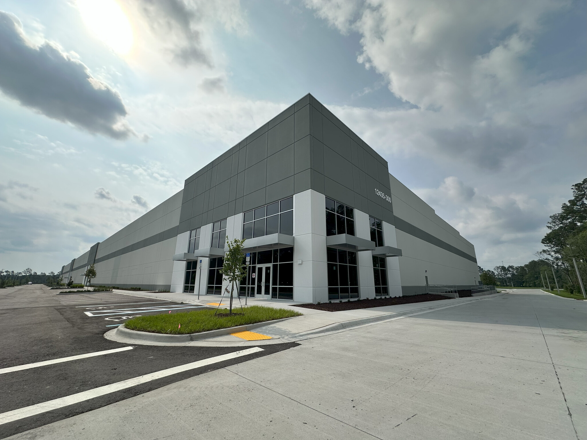 12435 Lem Turner Rd, Jacksonville, FL à louer Photo de l’immeuble– Image 1 sur 6