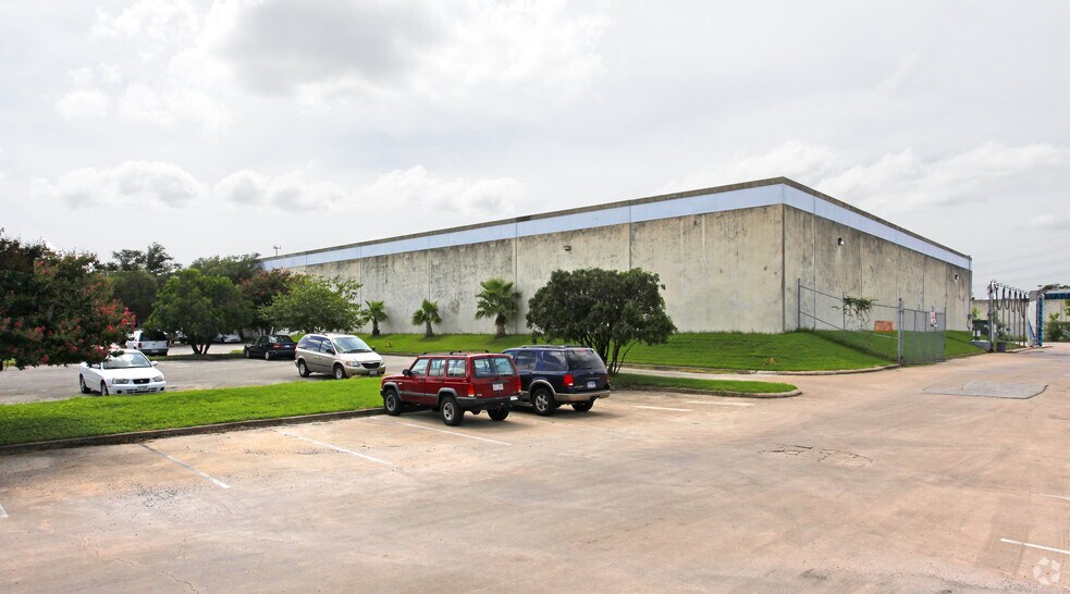 3830 Promontory Point Dr, Austin, TX à louer - Photo principale – Image 1 sur 11