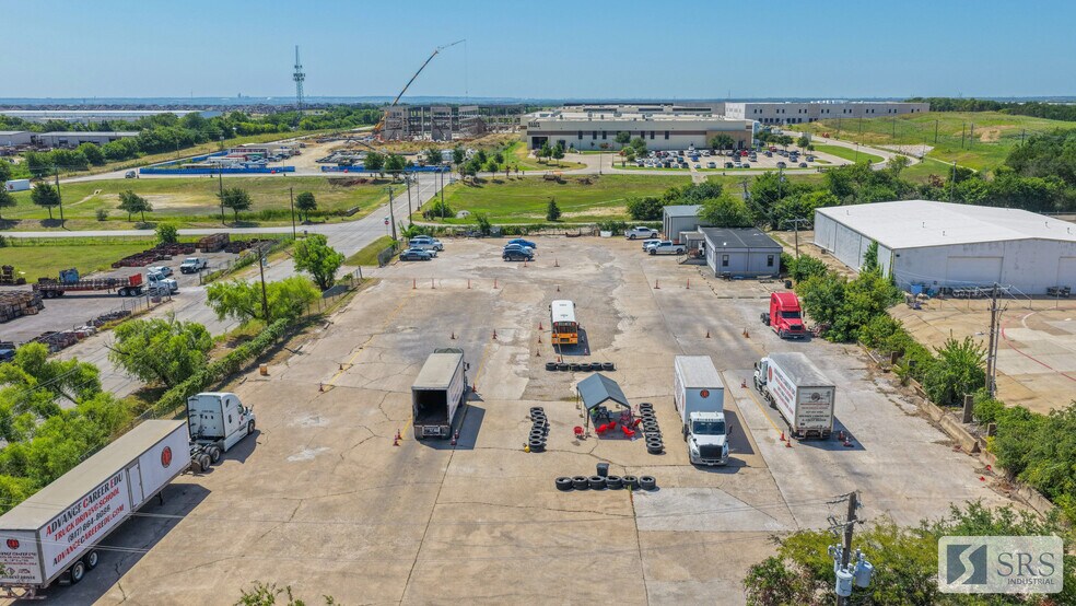 950 Trinity Dr, Mansfield, TX à louer - Photo de l’immeuble – Image 3 sur 4