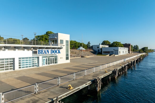 Plus de détails pour Free Trade Zone Warehouse – Industriel/Logistique aux enchères, Port Huron, MI