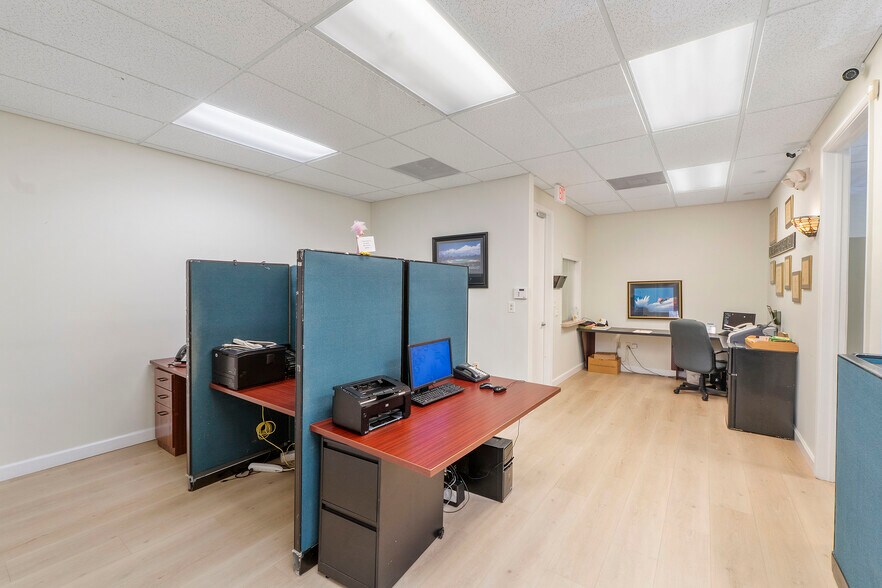 5571 N University Dr, Coral Springs, FL à vendre - Photo intérieure – Image 3 sur 13