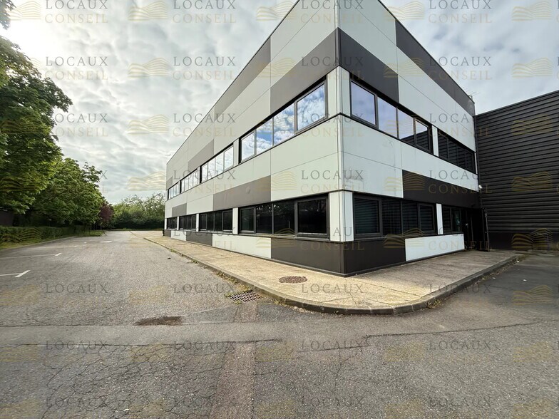 Local d’activités dans Montigny-le-Bretonneux à louer - Photo de l’immeuble – Image 2 sur 12