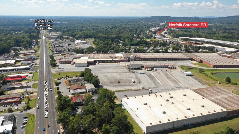 2819 Wade Hampton Blvd, Taylors, SC à louer - Photo principale – Image 1 sur 4