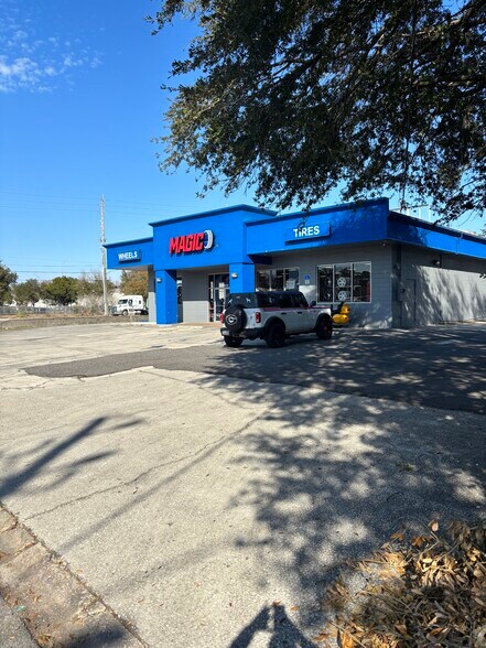 10448 Atlantic Blvd, Jacksonville, FL à vendre - Photo de l’immeuble – Image 2 sur 6