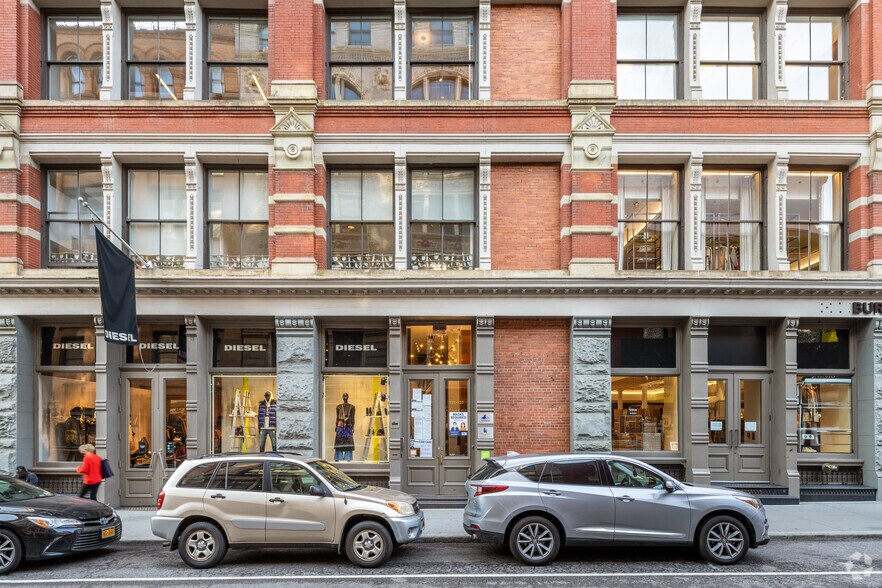 131-133 Spring St, New York, NY à louer - Photo de l’immeuble – Image 2 sur 5