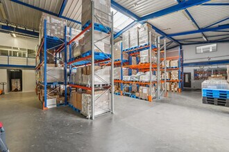 16 Rue Thomas Edison, Gennevilliers à louer Photo de l’immeuble– Image 2 sur 12