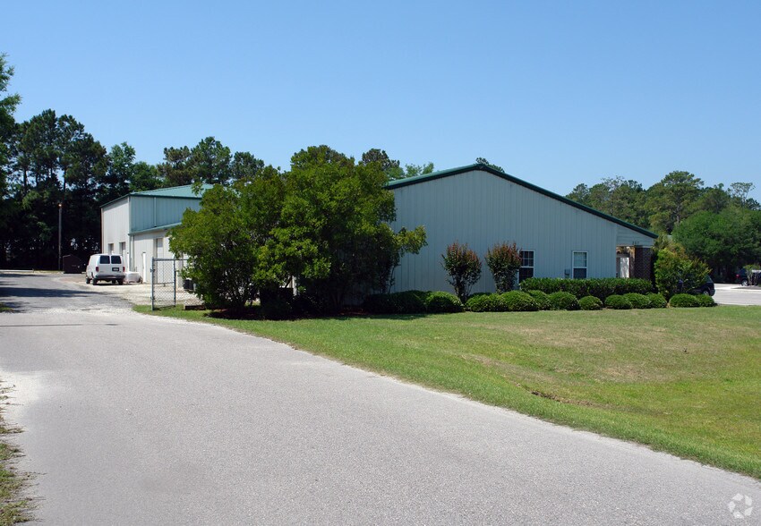 207 Commerce Dr, Pawleys Island, SC à louer - Photo de l’immeuble – Image 2 sur 4