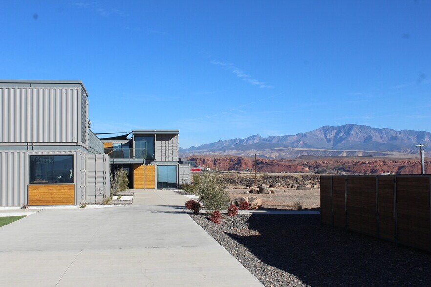 965 S Tech Ridge Dr, St George, UT à louer - Photo de l’immeuble – Image 3 sur 4