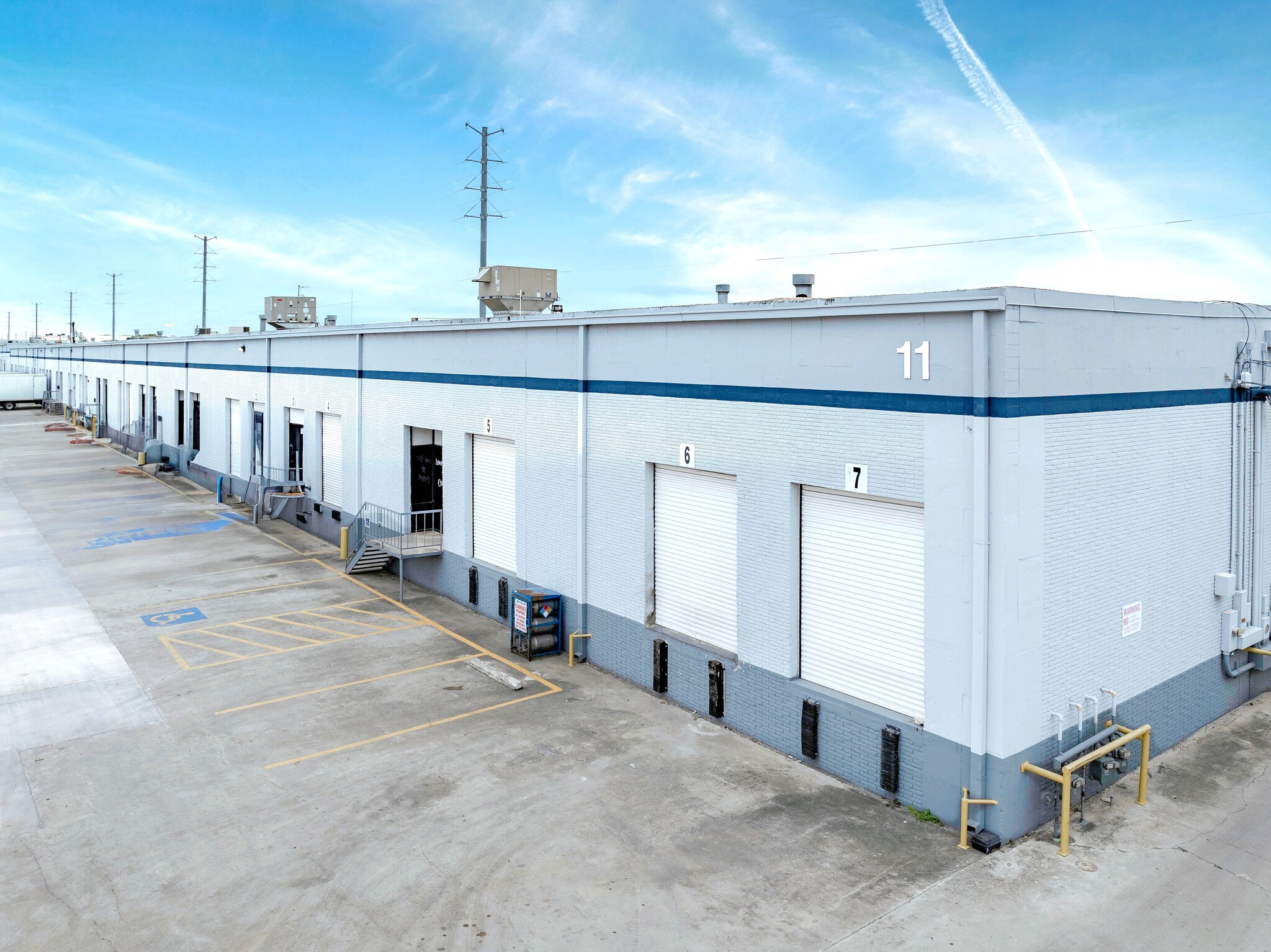 5702-5720 Business Park, San Antonio, TX à louer Photo de l’immeuble– Image 1 sur 5