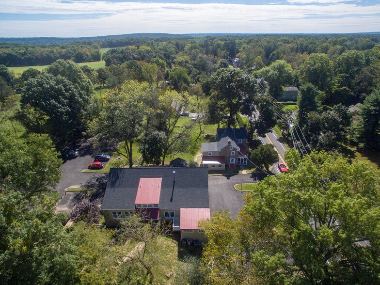 3359 Durham Rd, Doylestown, PA à louer - Photo de l’immeuble – Image 3 sur 3
