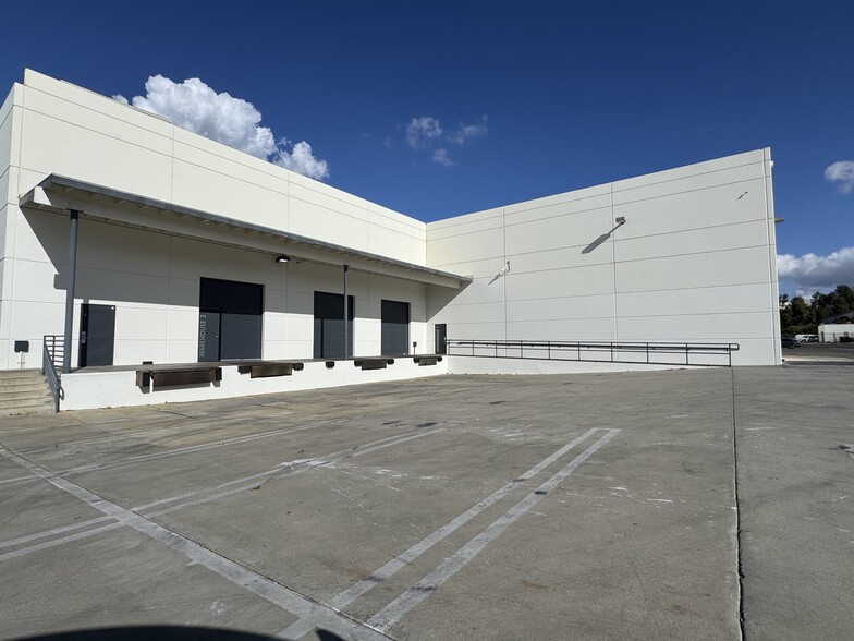 25000 Avenue Stanford, Valencia, CA à louer - Photo de l’immeuble – Image 2 sur 7