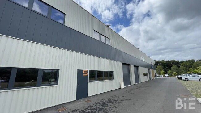 Plus de détails pour Local d’activités à vendre