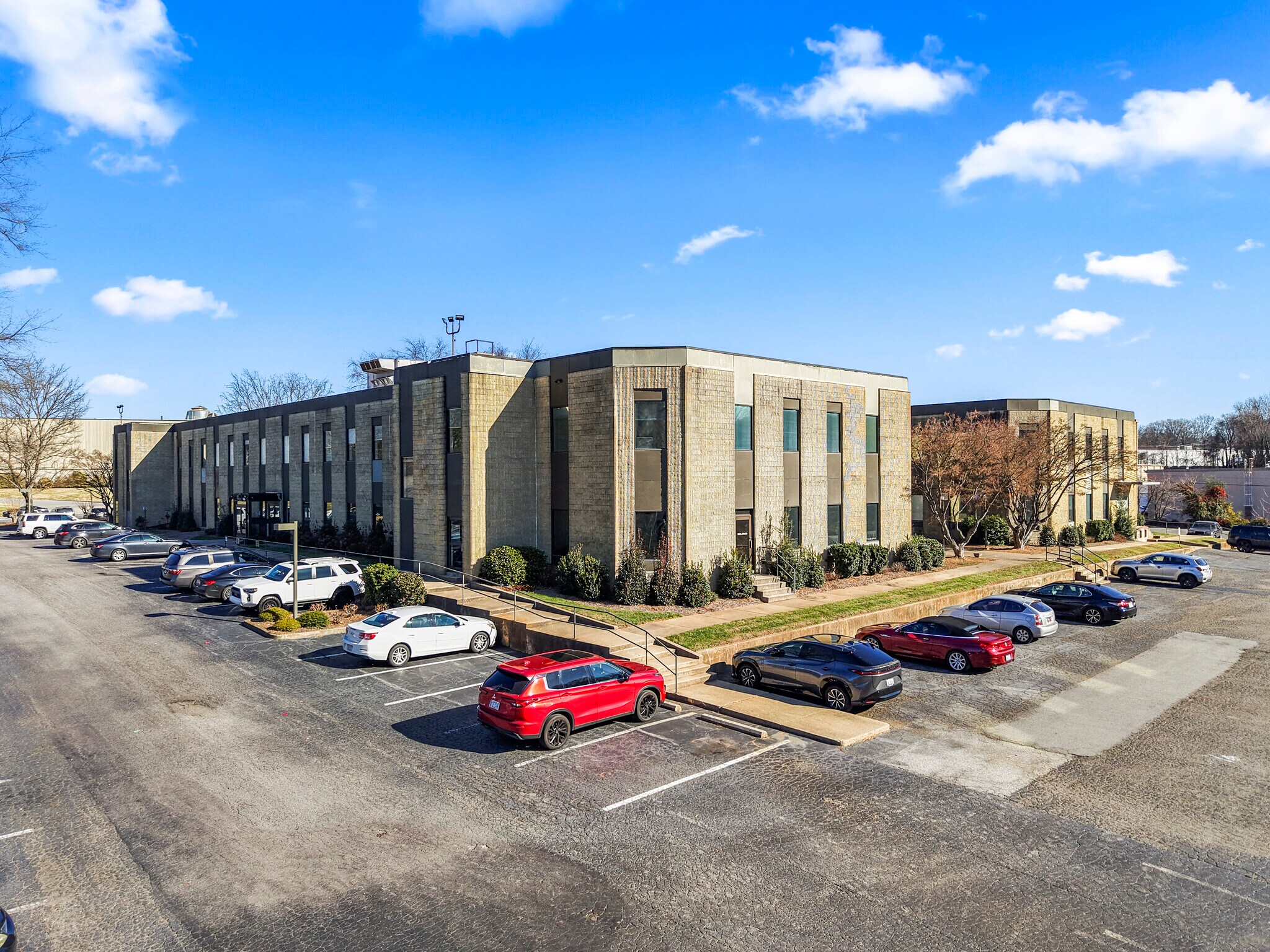 8025 North Point Blvd, Winston-Salem, NC à louer Photo principale– Image 1 sur 34