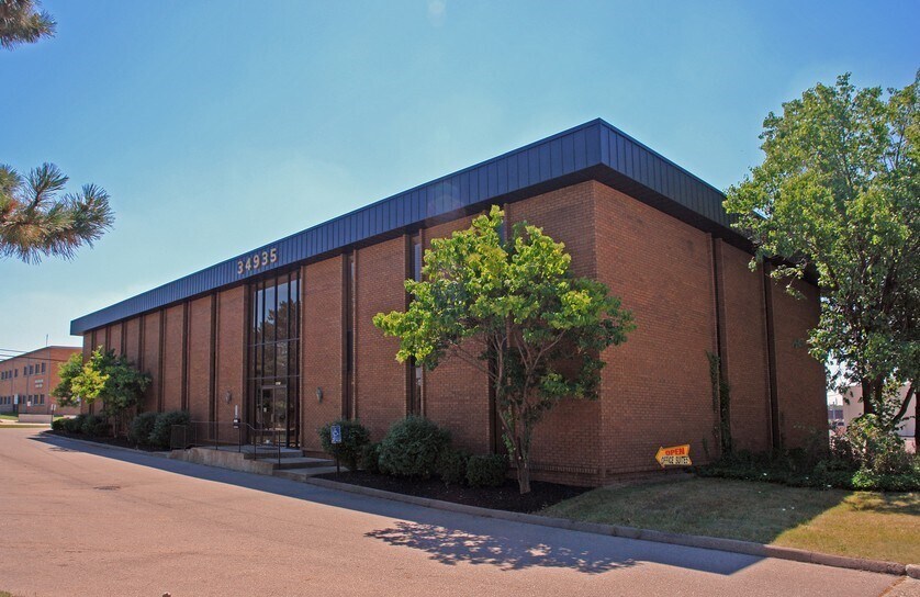 34935 Schoolcraft Rd, Livonia, MI à louer Photo principale– Image 1 sur 2