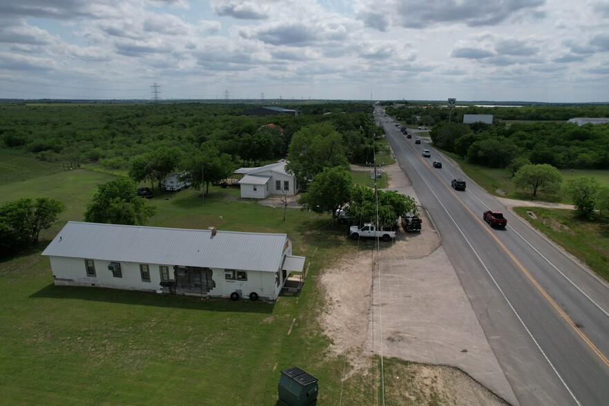 14060 Camino Real, Kyle, TX à vendre - Photo de l’immeuble – Image 2 sur 9