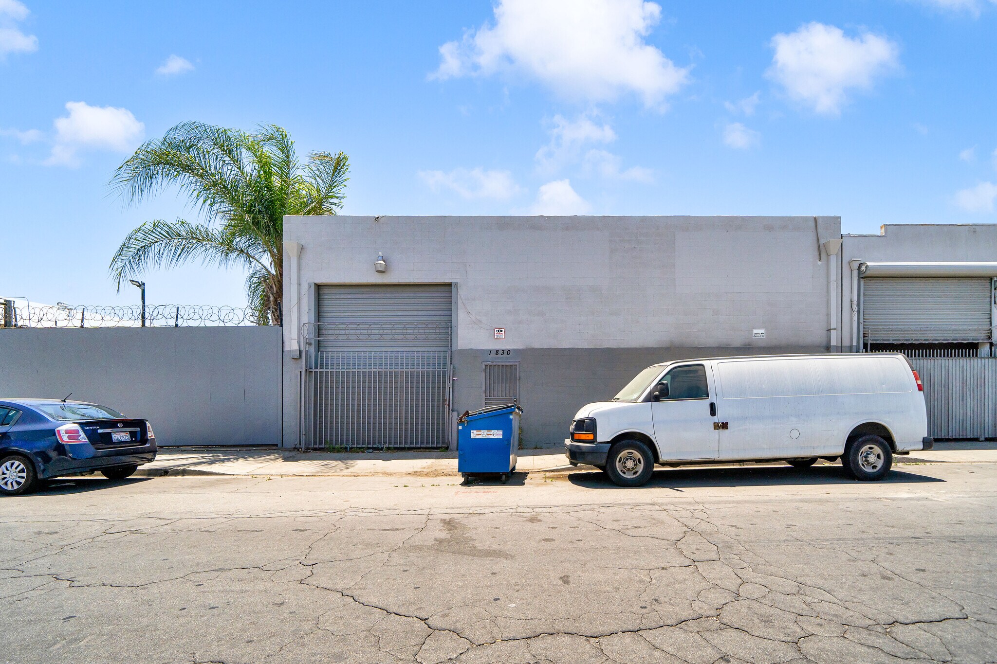 1830 E 58th Pl, Los Angeles, CA à vendre Photo de l’immeuble– Image 1 sur 10